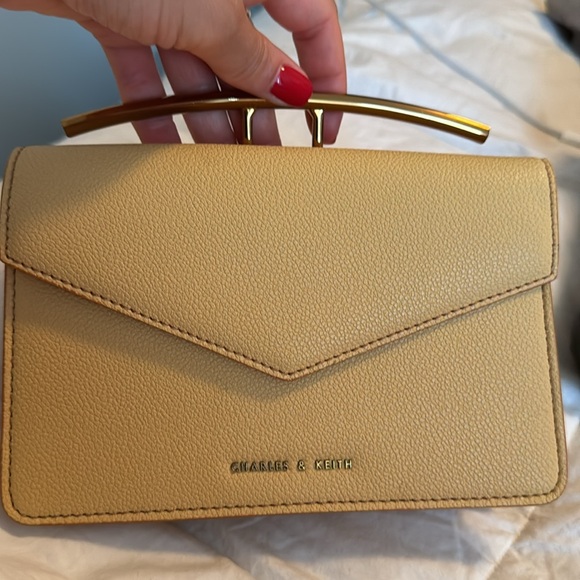 Charles & Keith small purse - Picture 3 of 7
